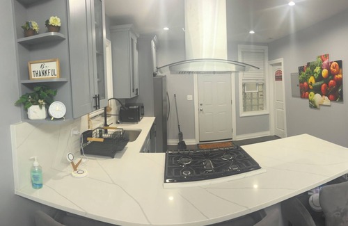 Greater Grand Crossing House | Stay, Relax & Explore Chicago