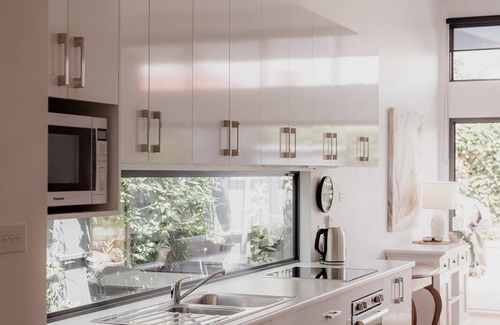 Battery Point House | Stay steps from Salamanca in historical cottage