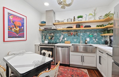 Touro House | Stay steps from Saint Charles Avenue!