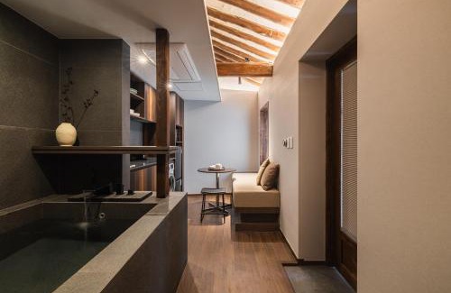 Seochon Apartment | Stay Warm Hearth - East