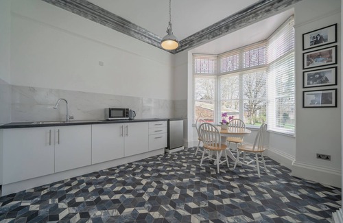 West Derby Apartment | Stay where it all began for The Beatles!