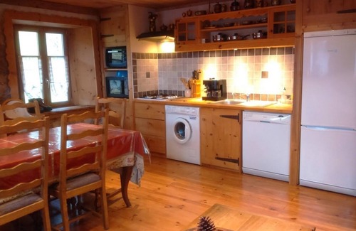 Vacheresse Apartment | Stay with your family on an authentic farm in the Abondance Valley