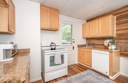Oakley Apartment | Stay34thOakley | Oakley