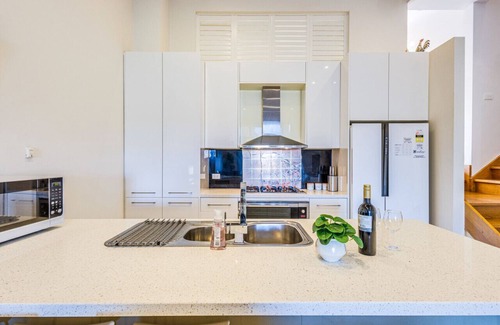 Sanctuary Lakes House | StayAU 3BR Cozy Retreat Point Cook Golf Nearby