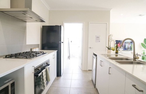 Baldivis House | StayAU 5BRM Coastal Retreat for Families in Perth