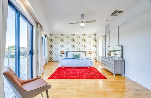 Sanctuary Lakes House | StayAU 6BR Deluxe Lakeview House Point Cook