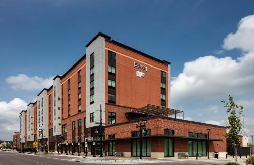 Iowa River Landing Hotel | Staybridge Suites - Iowa City - Coralville by IHG