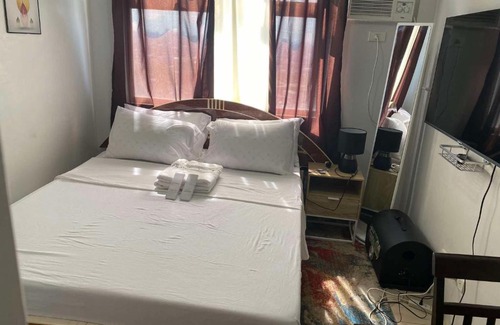 Malamig Apartment | Staycation room at Deca Homes Tower Mandaluyong