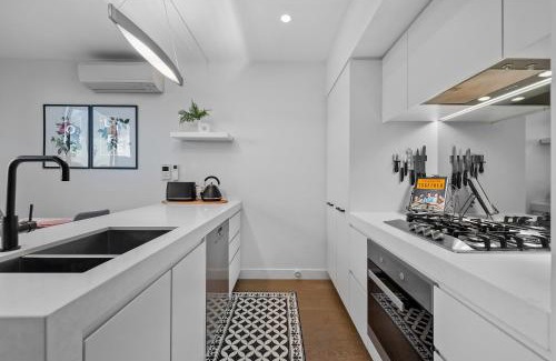 Northcote Apartment | StayCentral - Northcote Townhouse with Study