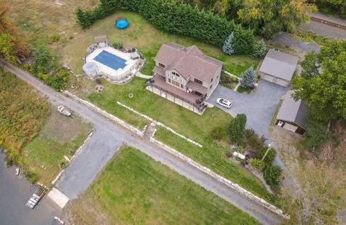 Dauphin House | Stays @ Riverside Manor