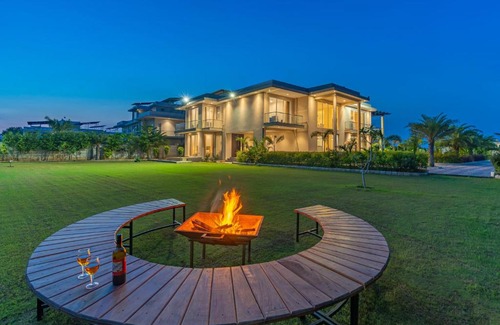 Gurugram Villa | StayVista at Blanc Belle With outdoor pool