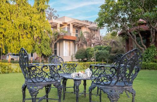 New Delhi Villa | StayVista at Estate 10 by Tarika - 4BR with Outdoor Pool in Delhi