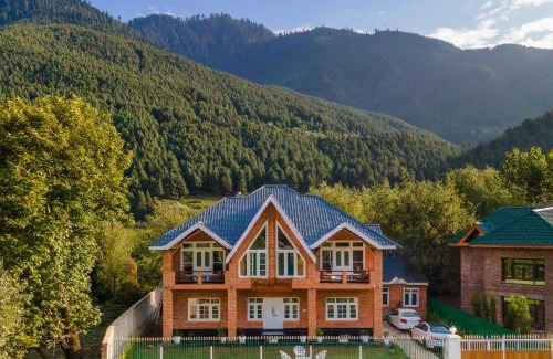 Brein Villa | StayVista at Gaash Cottage - Pet Friendly Villa with Lawn, Bonfire, WiFi