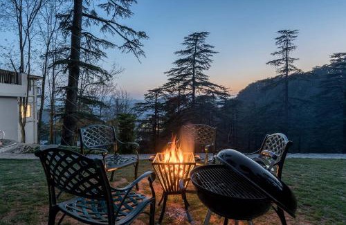 Knollswood Villa | StayVista at Pine Estate with Outdoor Jacuzzi