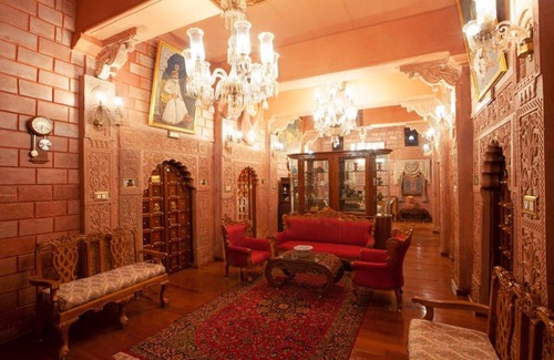 Kandal Villa | StayVista at Pink Palace Rajasthani Decor