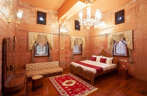 Kandal Villa | StayVista at Pink Palace Rajasthani Decor