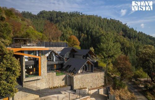 Shimla Villa | StayVista at Shai Sher Estate with Bonfire, BBQ and Lawn