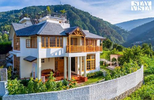 Chamba Villa | StayVista at The Oakridge Lavish 4 BHK villa in Dharamshala with Jacuzzi