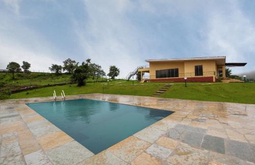 Kurvande Hostel | StayVista's Shivom Villa 8 - A Serene Escape with Views of the Valley and Lake