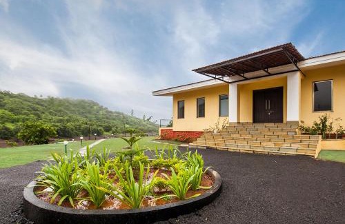 Kurvande Hostel | StayVista's Shivom Villa 8 - A Serene Escape with Views of the Valley and Lake