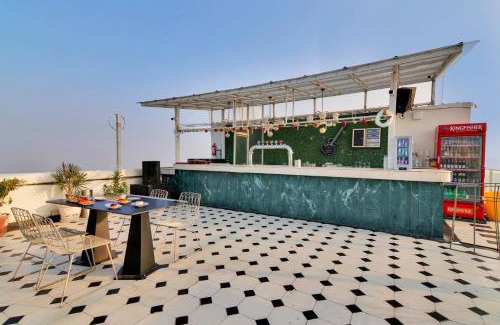 Shyam Nagar Apartment | StayVista's Skyline Studio Apartments - Urban Oasis with Terrace, Gym & Bar