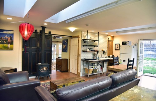 Highland Cottage | Steampunk Art Studio -Carriage House:Hot Tub, Firepit, yard, walkable, Near LODO