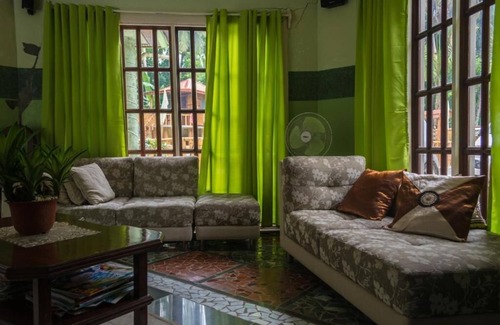 Loboc Bed & Breakfast | Stefanie Grace Paradise Inn & Restobar