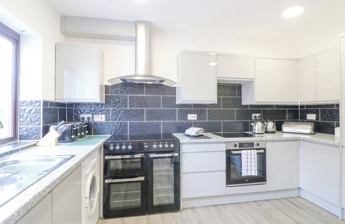 Barrow-on-Trent House | STENSONHILL LODGE, pet friendly, with hot tub in Derby