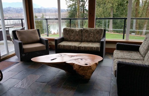 Bradner House | Step away from life's bustle to this breathtaking scenic property.