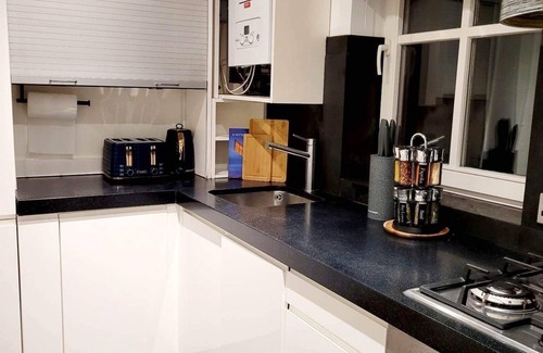 Tower Hamlets House | Stepney Green Gated Area with Parking & Garden