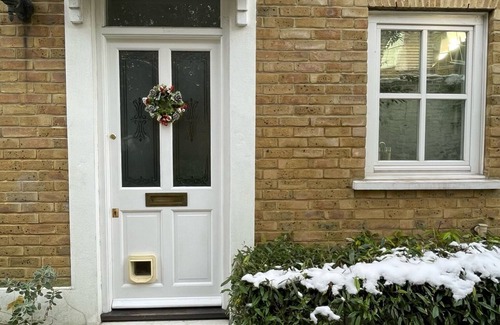 Tower Hamlets House | Stepney Green Gated Area with Parking & Garden