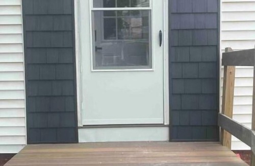 Bangor Apartment | Steps away from waterfront concerts!