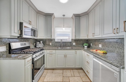 Lauderdale Beach House | Steps from Beach/Quaint Cottage/Heated Pool/Sand Key/RESlDENCES