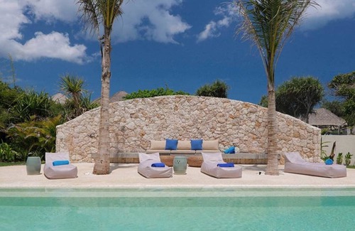 Mushroom Bay Villa | Steps from the Sea, Wrapped in Luxury – Bali Villa 1073