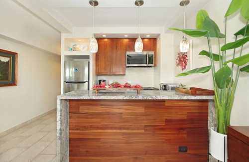Waikiki Condo | Steps to beach! Gorgeous renovated partial ocean view condo at Waikiki Shore!
