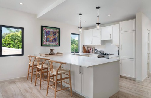 Reeds Bay House | Steps to Beach, Pool, Free Beach Club Access, Ocean/Sunset Views & Spacious!