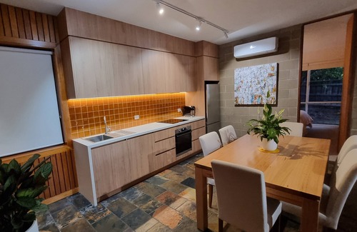 Mount Martha Apartment | Steps to Beach with Bathing Box