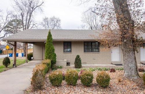 Downtown Apartment | Steps to Bentonville Square & Trails