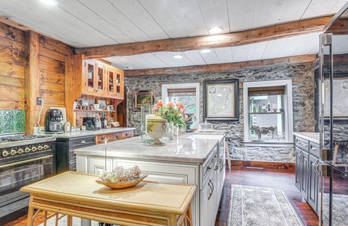 Finesville Cottage | Steps to Delaware Canal: Enchanting Stone Cottage!