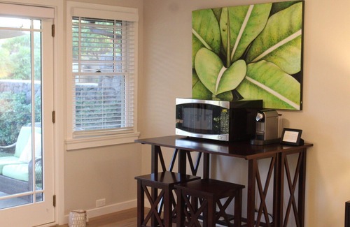Kahala Apartment | Steps to Kahala Beach, quiet, King bed, patio, parking, A/C, kitchenette & BBQ