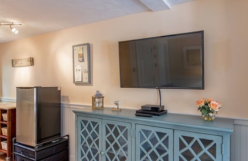 Ogunquit Apartment | Steps to Perkins Cove, Ogunquit, ME