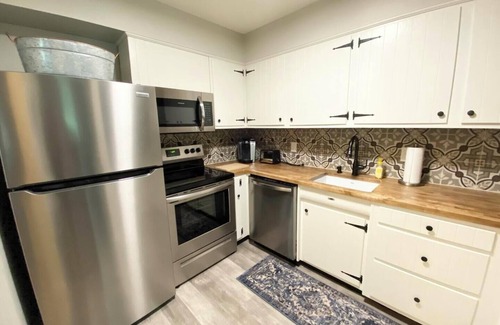 The Pines Condo | Steps to the Beach! 2nd Floor Condo w/Pool, Balcony & Walk to Downtown Rehoboth