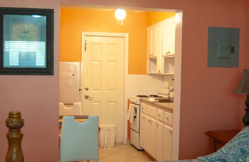 Lauderdale-by-the-Sea Condo | Steps to the Sand! Coastal Condo with Heated Pool Access