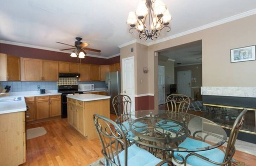 Cascades House | Sterling Townhouse Sleeps a Bunch