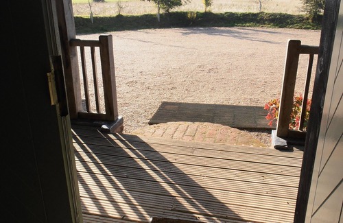 Stiffkey Cottage | Stiffkey, hot tub/spa safe garden dog friendly, parking, next to marsh local pub