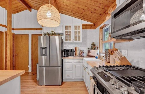Pocono Summit House | Stillwater Cottage Escape | Hot Tub | Firepit