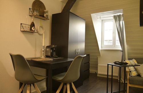 Hoehr-Grenzhausen Apartment | Stilvolle Altbauwohnung, Apartment Aus & zeit