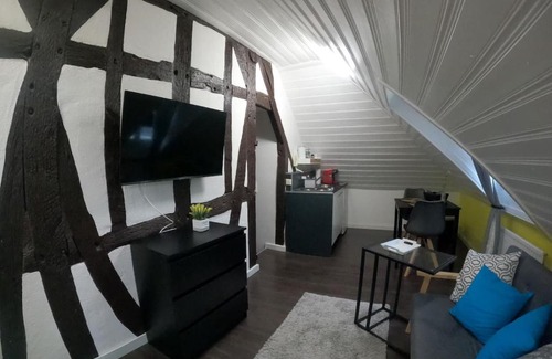 Hoehr-Grenzhausen Apartment | Stilvolle Altbauwohnung, Apartment Schlaf & gut