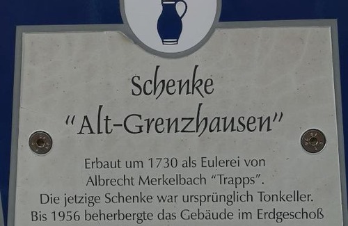 Hoehr-Grenzhausen Apartment | Stilvolle Altbauwohnung, Apartment Schlaf & gut