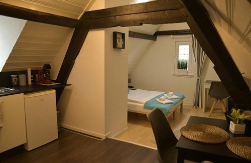 Hoehr-Grenzhausen Apartment | Stilvolle Altbauwohnung, Apartment Träum & schön